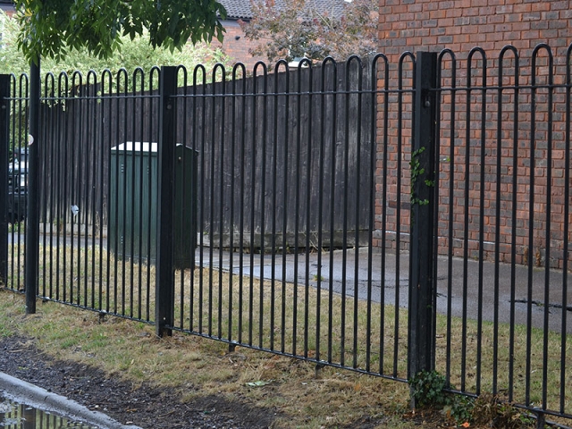 Standard railings with bow top and blunt top